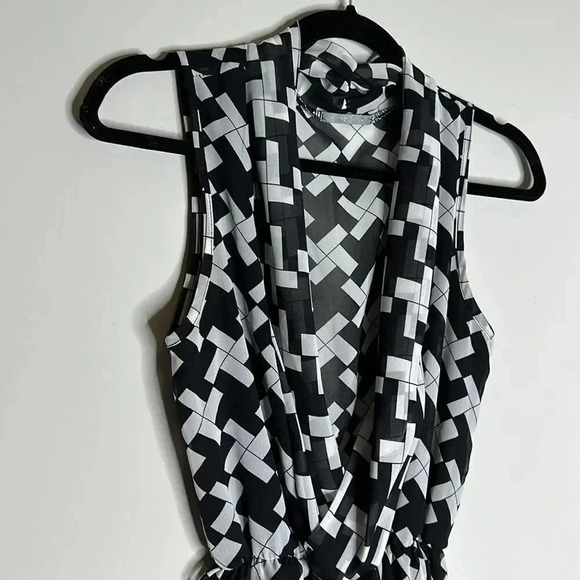 Black & White Dress - Picture 6 of 11